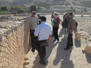 A. Kuntz: Der Ausbildungskurs der Dar Al-Kalima Fachhochschule Bethlehem für die Jericho Guides im Winterpalast des Herodes, Jericho